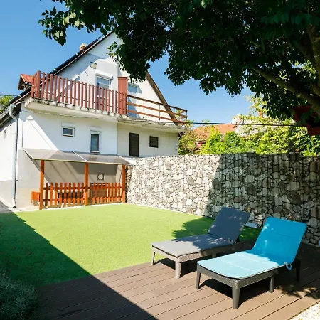בית נופש Particia By Interhome שיופוק